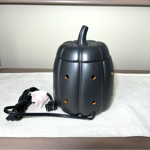 Scentsy Halloween Warmer ‘Jack’ Black Pumpkin Glow Jack-o’-lantern, Retired NIB - Picture 8 of 9
